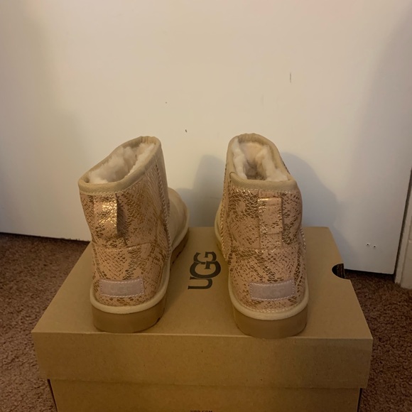 NIB UGG Classic Mini Snake Boots - Picture 4 of 4
